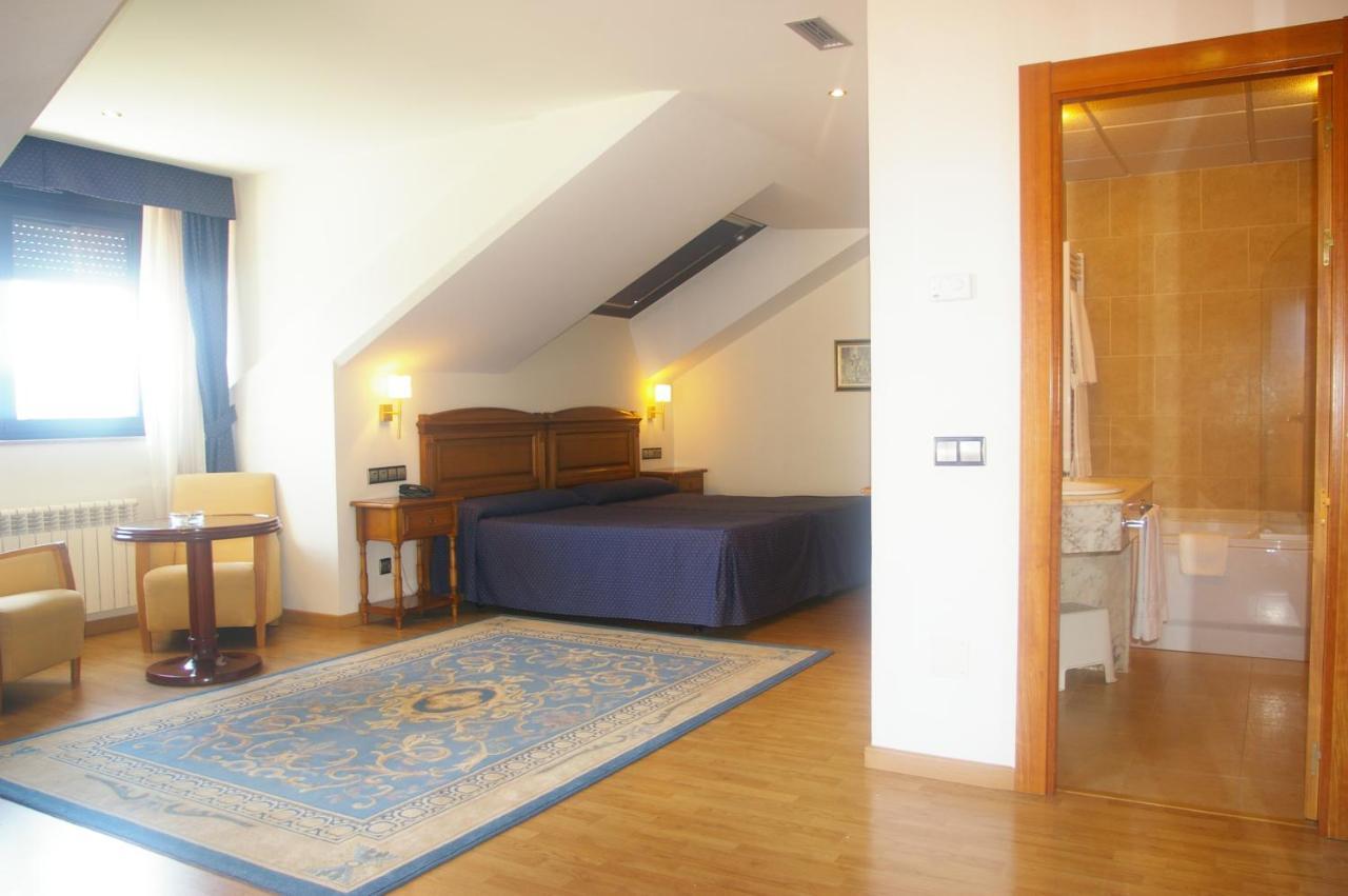 Hotel Cristina Norena Bagian luar foto