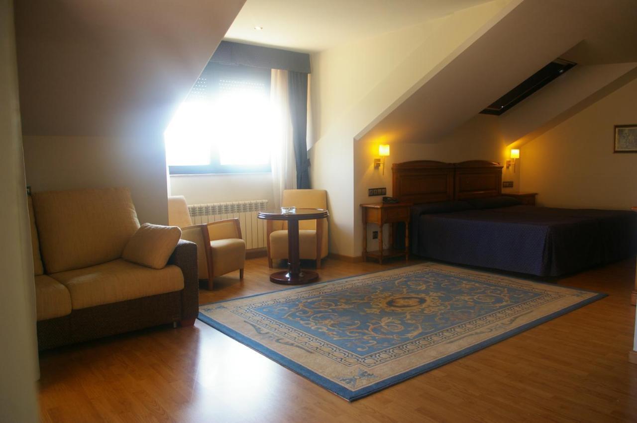 Hotel Cristina Norena Bagian luar foto