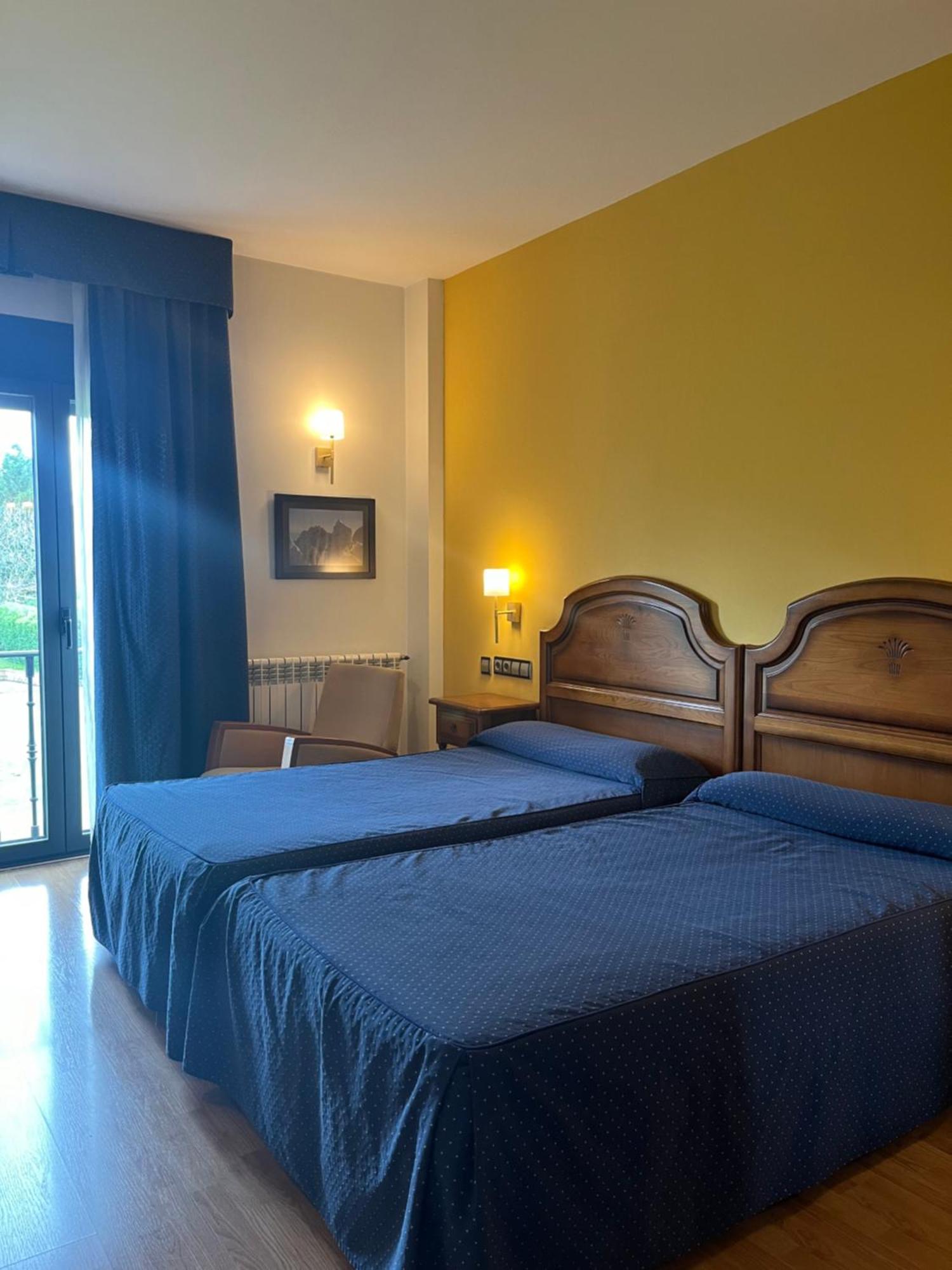 Hotel Cristina Norena Bagian luar foto