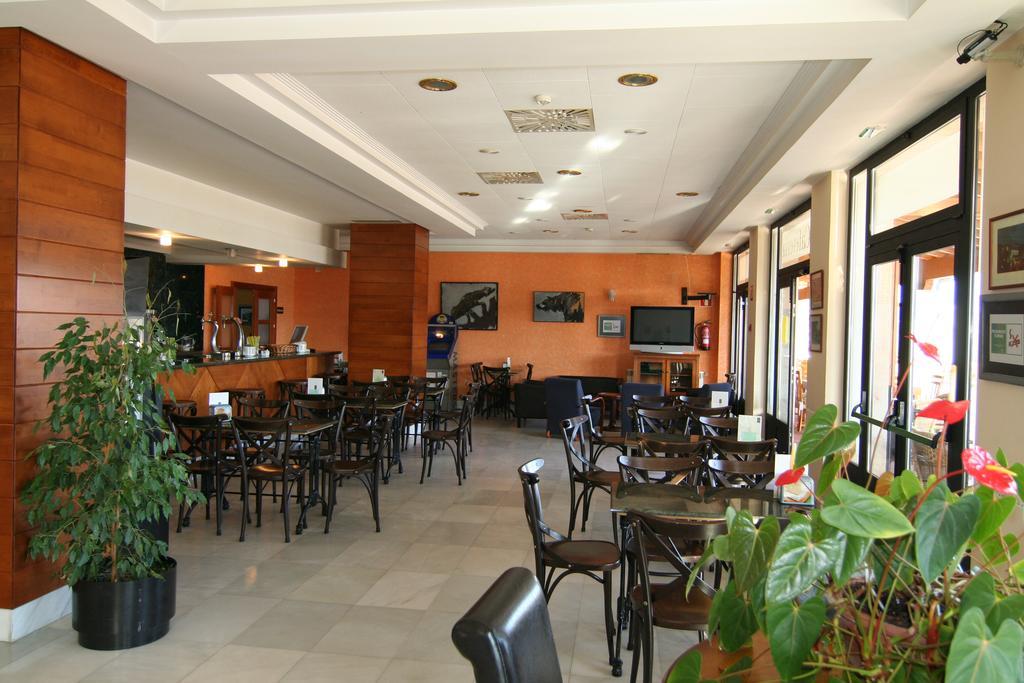 Hotel Cristina Norena Bagian luar foto