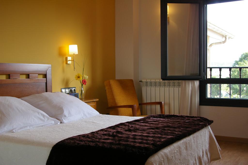 Hotel Cristina Norena Bagian luar foto