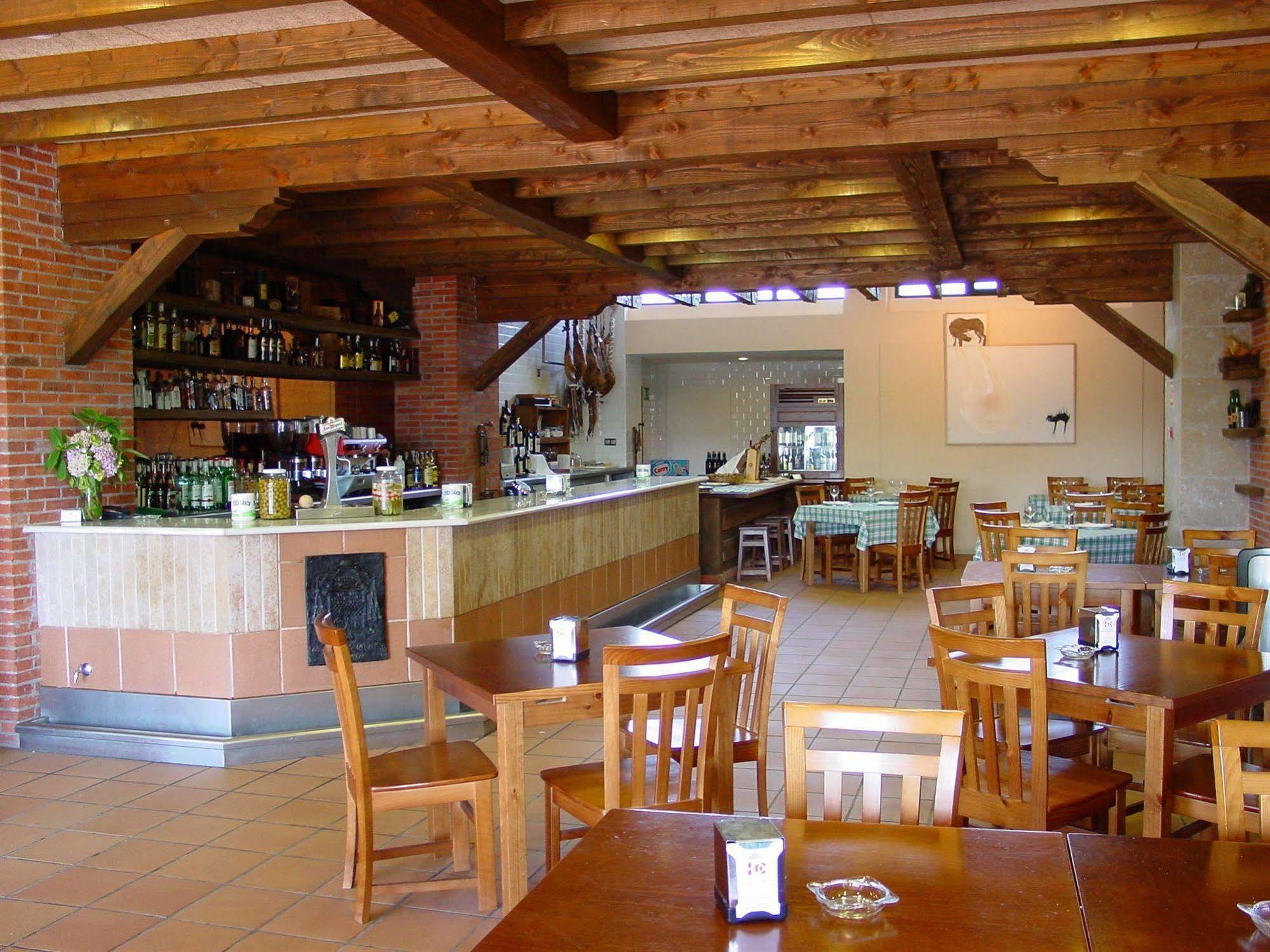 Hotel Cristina Norena Bagian luar foto
