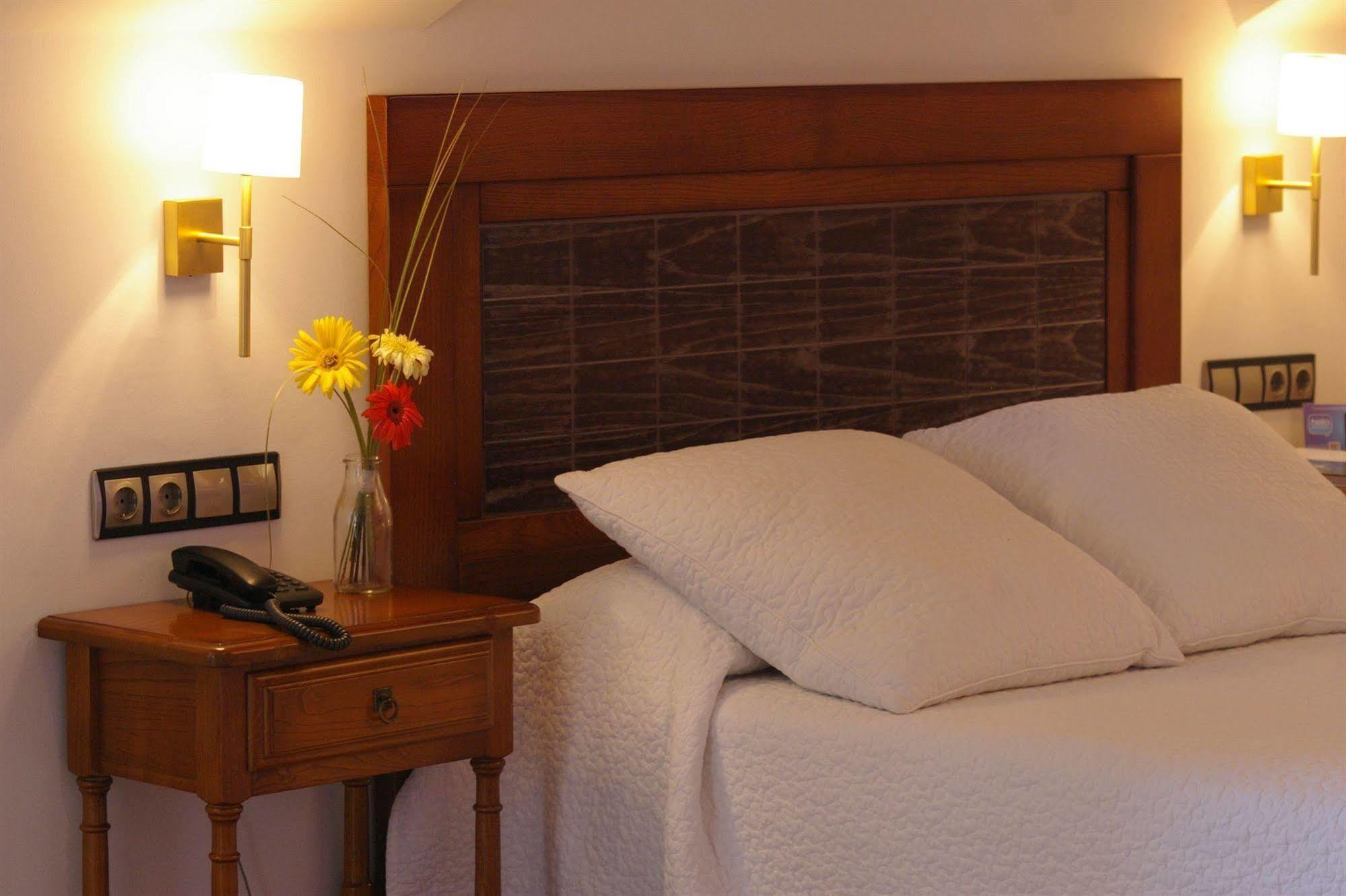 Hotel Cristina Norena Bagian luar foto
